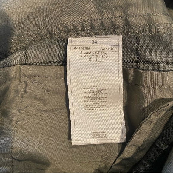 Quiksilver Men's size 34 Gray Flat Front Shorts with Plaid Design - Picture 7 of 8